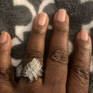 Bella Luce baguette sz 8 fan ring